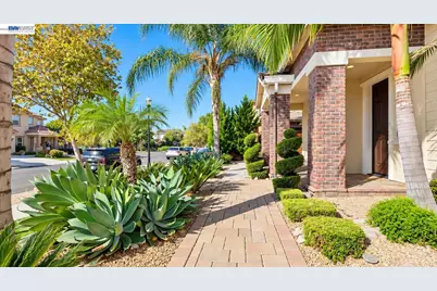 565 Fallsburg Court, Brentwood, CA 94513 - Photo 5