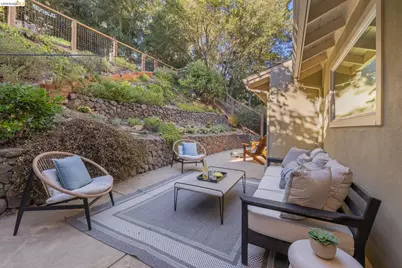 7094 Pinehaven Rd, Oakland, CA 94611 - Photo 31