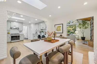 7094 Pinehaven Rd, Oakland, CA 94611 - Photo 11