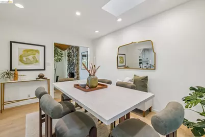 7094 Pinehaven Rd, Oakland, CA 94611 - Photo 9