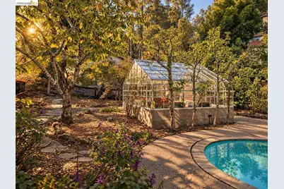 6819 Pinehaven Rd, Oakland, CA 94611 - Photo 41
