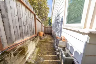 40 Harbord Ct, Oakland, CA 94618 - Photo 23