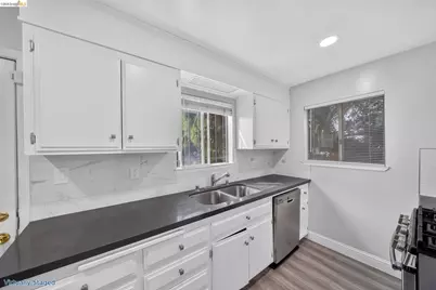 5445 Crittenden St, Oakland, CA 94601 - Photo 15