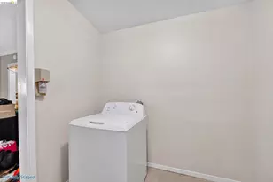 5445 Crittenden St, Oakland, CA 94601 - Photo 19