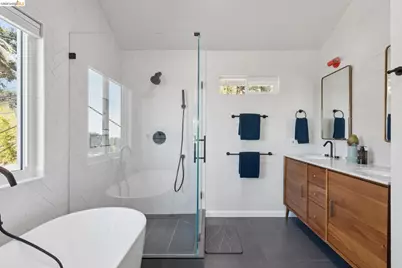 6279 Leona  St, Oakland, CA 94605 - Photo 59