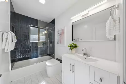 6334 Doran Dr, Oakland, CA 94611 - Photo 37