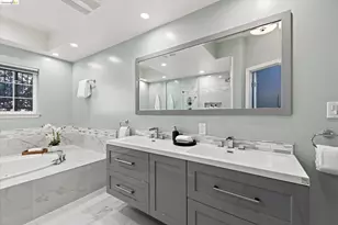 6700 Moore Dr, Oakland, CA 94611 - Photo 9