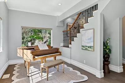 6700 Moore Dr, Oakland, CA 94611 - Photo 3
