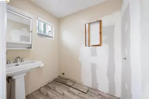 907 39th Ave, Oakland, CA 94601 - Photo 37