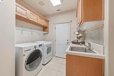 2490 Crescent Moon Ct, Redding, CA 96001 - Photo 23