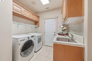 2490 Crescent Moon Ct, Redding, CA 96001 - Photo 23
