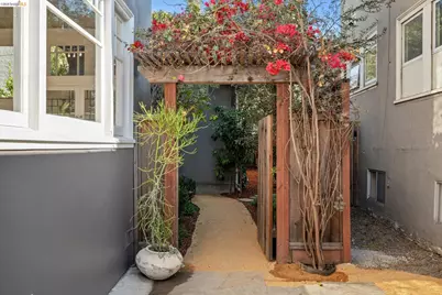 5572 Claremont Ave, Oakland, CA 94618 - Photo 45