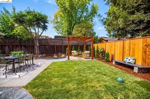 5726 Claremont, Oakland, CA 94618 - Photo 37
