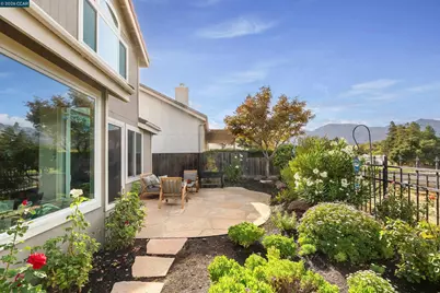 1049 Feather Cir, Clayton, CA 94517 - Photo 7