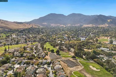 1049 Feather Cir, Clayton, CA 94517 - Photo 17