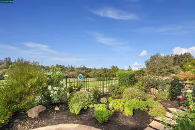 1049 Feather Cir, Clayton, CA 94517 - Photo 5