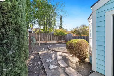 3408 Bellflower Dr, Antioch, CA 94531 - Photo 17