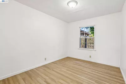 484 Phelps St, Oakland, CA 94603 - Photo 15