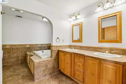 484 Phelps St, Oakland, CA 94603 - Photo 29