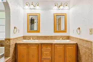 484 Phelps St, Oakland, CA 94603 - Photo 31