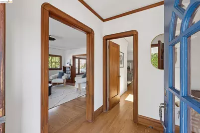 6512 Whitney St, Oakland, CA 94609 - Photo 3