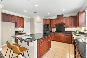 7084 Alder Creek Rd, Vallejo, CA 94591 - Photo 9