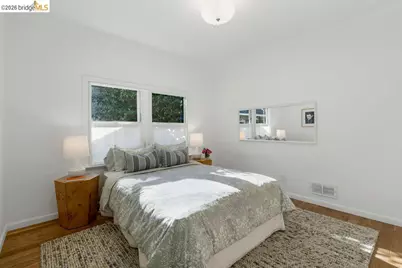 5671 Oak Grove Ave, Oakland, CA 94618 - Photo 29