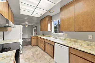 5013 63rd St, Sacramento, CA 95820 - Photo 9