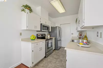 183 Schooner Ct, Richmond, CA 94804 - Photo 9