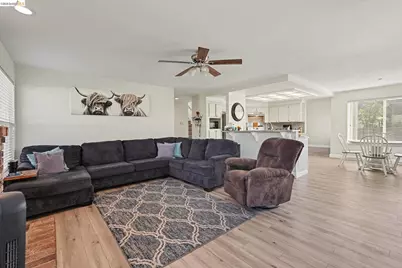 304 Greystone Dr, Antioch, CA 94509 - Photo 23