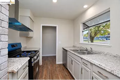 1002 Hillside Ter, Rio Vista, CA 94571 - Photo 11