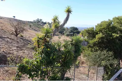 8128 Sunkist Dr, Oakland, CA 94605 - Photo 11