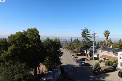 8128 Sunkist Dr, Oakland, CA 94605 - Photo 3