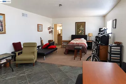 8128 Sunkist Dr, Oakland, CA 94605 - Photo 9