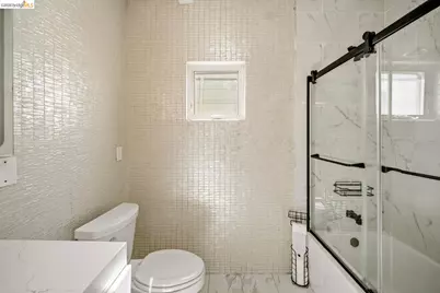 3131 Magnolia St, Oakland, CA 94608 - Photo 7