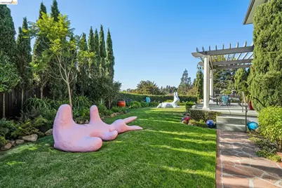 100 Pershing Dr, Oakland, CA 94611 - Photo 31