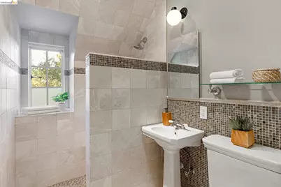6526 Longwalk Dr, Oakland, CA 94611 - Photo 57