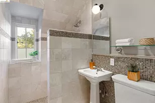 6526 Longwalk Dr, Oakland, CA 94611 - Photo 57