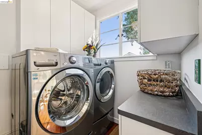 5970 Rincon Dr, Oakland, CA 94611 - Photo 29