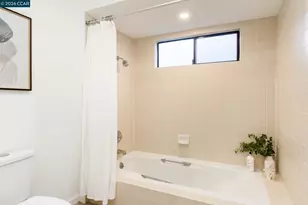 900 Augusta Dr, Moraga, CA 94556 - Photo 19