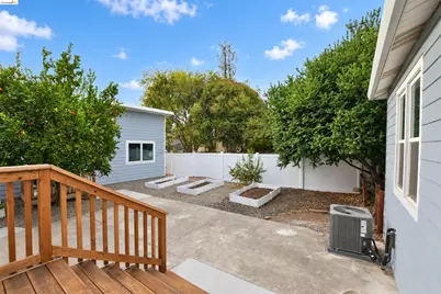 115 Roslyn Dr, Concord, CA 94518 - Photo 23