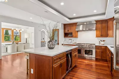 7023 Broadway Ter, Oakland, CA 94611 - Photo 25