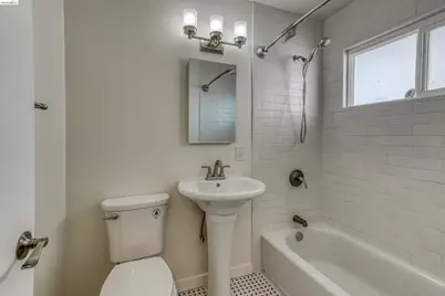 296 Lester Ave, Oakland, CA 94606 - Photo 9