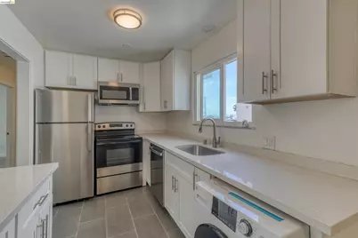 296 Lester Ave, Oakland, CA 94606 - Photo 7