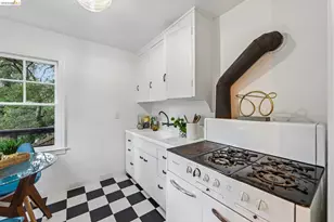 273 Beauforest Dr, Oakland, CA 94611 - Photo 7