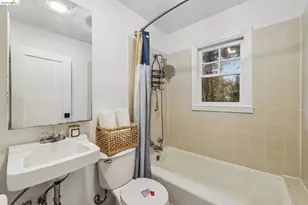 273 Beauforest Dr, Oakland, CA 94611 - Photo 15