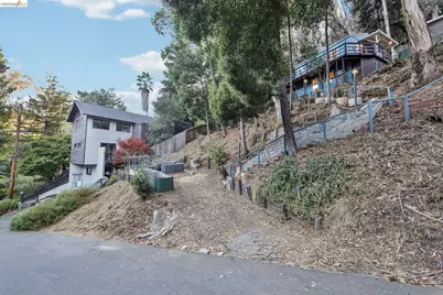 273 Beauforest Dr, Oakland, CA 94611 - Photo 37