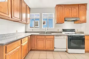2425 Park Blvd, Oakland, CA 94606 - Photo 7