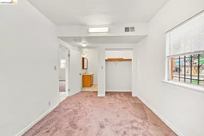 2425 Park Blvd, Oakland, CA 94606 - Photo 9