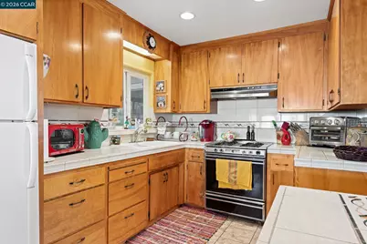 2383 Mountain View Dr, Concord, CA 94520 - Photo 7